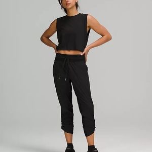 EC - like new Women’s Dance Studio Mid-Rise Cropped Pant Size 4 Black